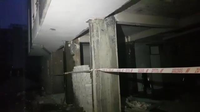 शाहबेरी में हुई घटना के बाद इस इमारत पर भी मडरा रहे किसी अनहोनी के बादल, खाली कराई