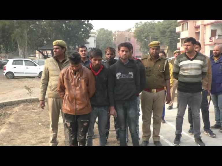 दिल्ली/एनसीआर में अब तक 200 से ज्यादा लूट की वारदात को अंजाम देने वाले पाँच लूटरे गिरफ्तार