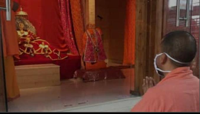 सीएम योगी आदित्यनाथ ने रामलला के किये दर्शन, अयोध्या राम मंदिर निर्माण की तैयारियों का लिया जायजा 