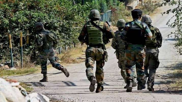 श्रीनगर में सुरक्षाबलों और आतंकियों के बीच मुठभेड़, दो आतंकी ढेर, एक जवान घायल