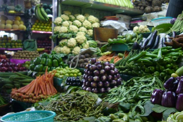 कोरोना संकट काल में 25 से 200 फीसदी तक बढ़ा सब्जियों का दाम