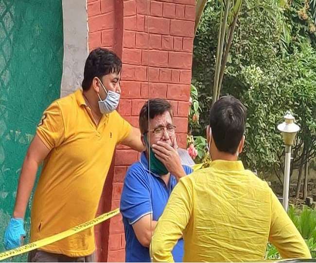 दिल्ली आगरा हाईवे पर प्रकाश फैमिली ढाबे के समीप कुछ मनचलों ने एक युवती को छींटाकशी करने के बाद खींचने का प्रयास किया
