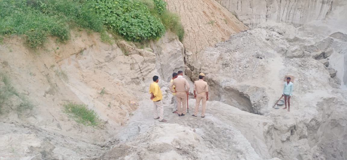 स्याना के गांव थल इनायतपुरालू मे अवैध खनन मिलने पर 5 गिरफ्तार