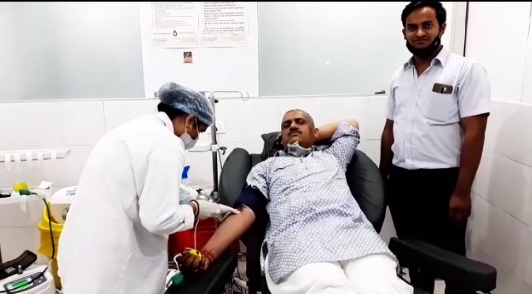 रक्तदान सपा विधायक ने आईएमए में किया रक्तदान