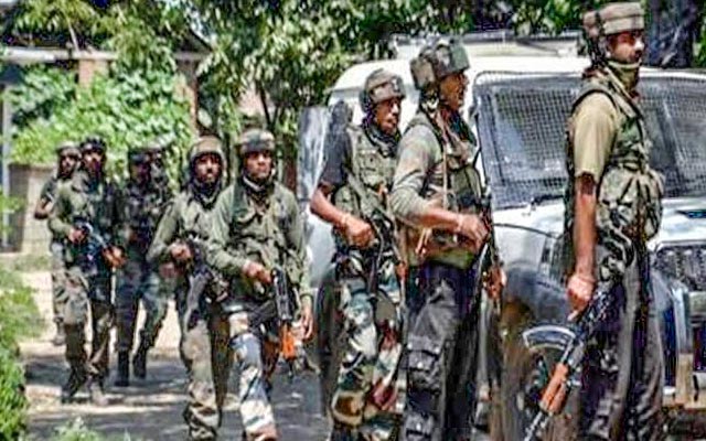 सुरक्षा बलों और आतंकवादियों के बीच उत्तरी कश्मीर के पट्टन में मुठभेड़