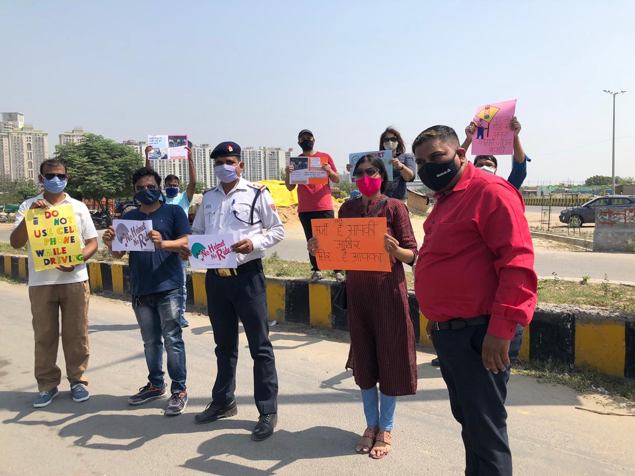 जहां प्रदेश में एक ओर करोना महामारी आपने चरम पर है वही दूसरी ओर सड़क दुर्घटना में मरने वालों की संख्या (नोयडा में 221 मौते 2020 और 499 मौते 2019) कोरोना से कही ज़्यादा है।