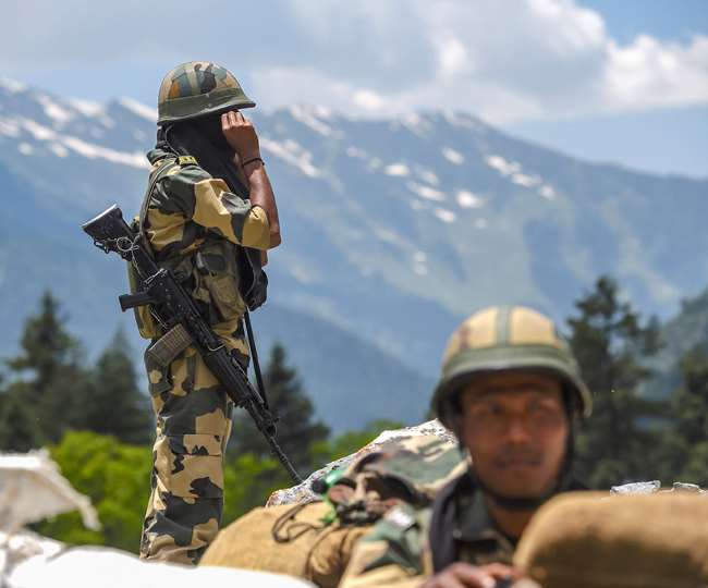 लगातार तीसरे दिन रिया चक्रवर्ती से NCB दफ्तर में पूछताछ जारी