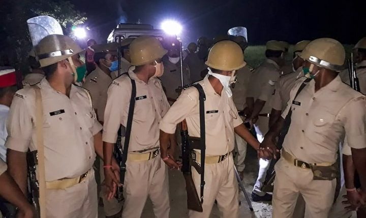 हाथरस घटना में डीएम व् एसपी पर कानपुर कोर्ट में परिवाद हुआ दाखिल