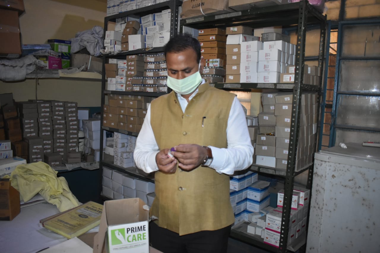 डीएम रविंद्र कुमार ने कोविड एल -2 अस्पताल का निरीक्षण, कोविड- मरीजों के लिए की गई व्यवस्थाओं का लिया जायजा