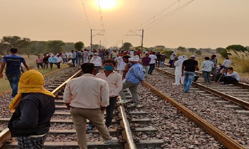 राजस्थान में फिर पटरियों पर गुर्जर समुदाय, आरक्षण के लिए रेल ट्रैक किया जाम