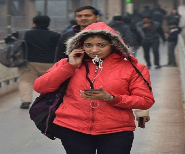 दिल्ली-एनसीआर में बारिश ने बढ़ाई ठंड, न्यूनतम तापमान भी गिरा
