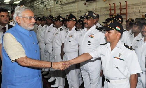 पीएम मोदी ने की भारतीय नौसेना की सराहना, कहा- निडरता से करते हैं देश की रक्षा