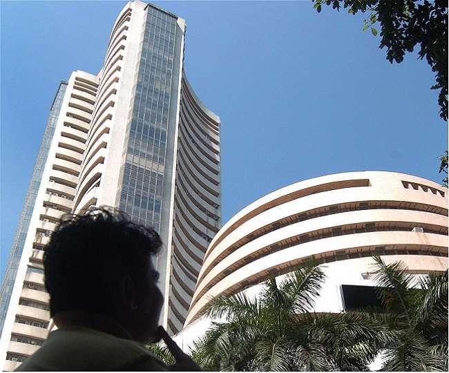 शुरुआती कारोबार में  घरेलू शेयर बाजारों में जबरदस्त उतार-चढ़ाव, 380 अंक से अधिक चढ़ने के बाद टूटा Sensex