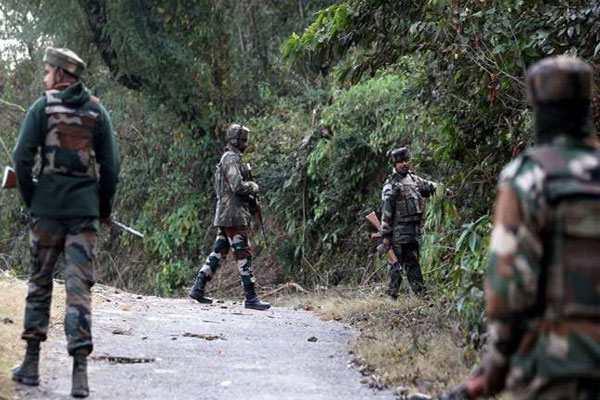 कश्मीर में सेना के 4 जवान आतंकवादी हमले में घायल
