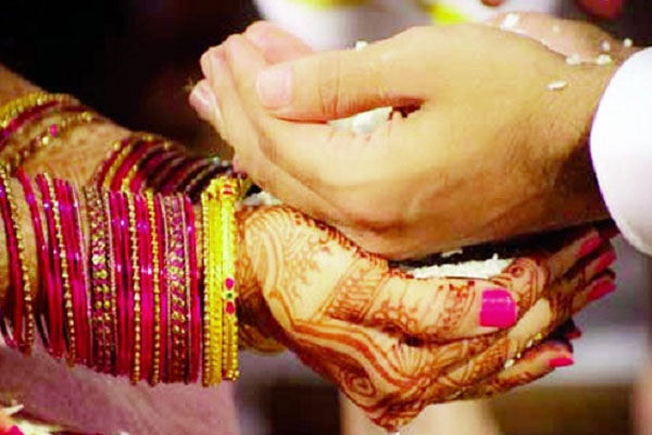 विवाद हुआ अलग धर्म के लोगों के बीच हुई शादी पर