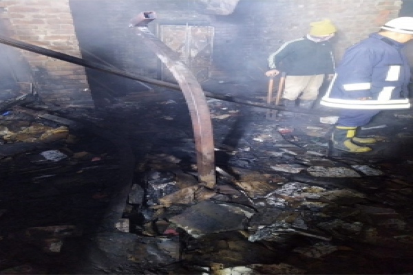 दिल्ली में 3 की कबाड़ की दुकान में आग लगने से मौत