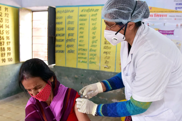 दुनिया में सबसे तेजी से भारत ने 10 लाख लोगों का टीकाकरण किया