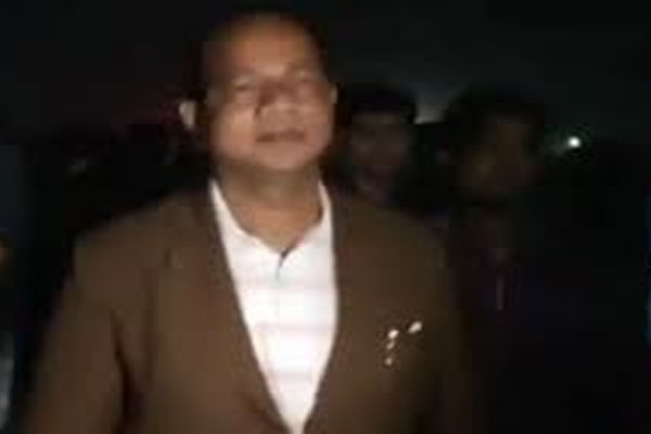 रेलवे स्टेशन पर बंगाल के मंत्री बम हमले में घायल