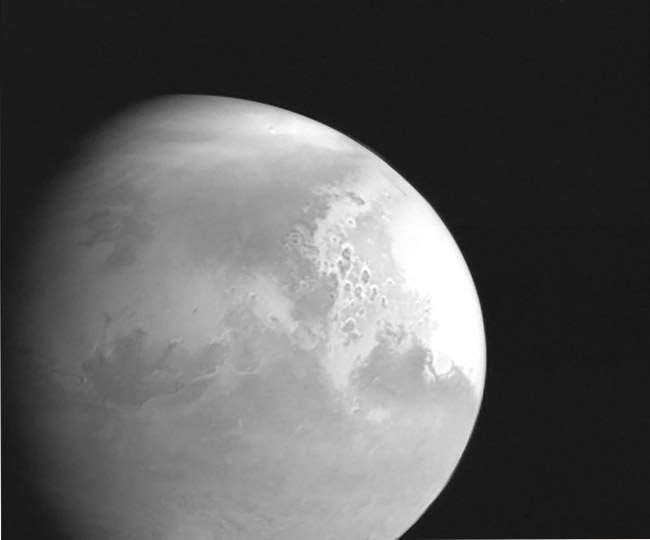 रूस ने दिखाई थी मार्स की राह, मंगल मिशन पर निकले चीन के तिआनवेन-1 ने भेजी पहली ब्‍लैक एंड व्‍हाइट इमेज