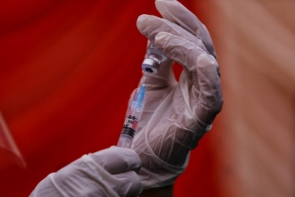 यूपी 5.5 लाख लोगों का टीकाकरण करने वाला पहला राज्य बना