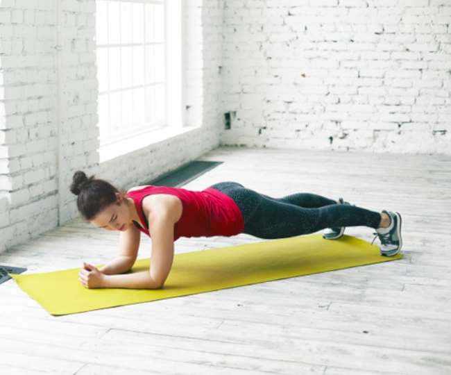 इन 3 योग अभ्यास से, पैर और पीठ दोनों का फैट एक साथ करें कम