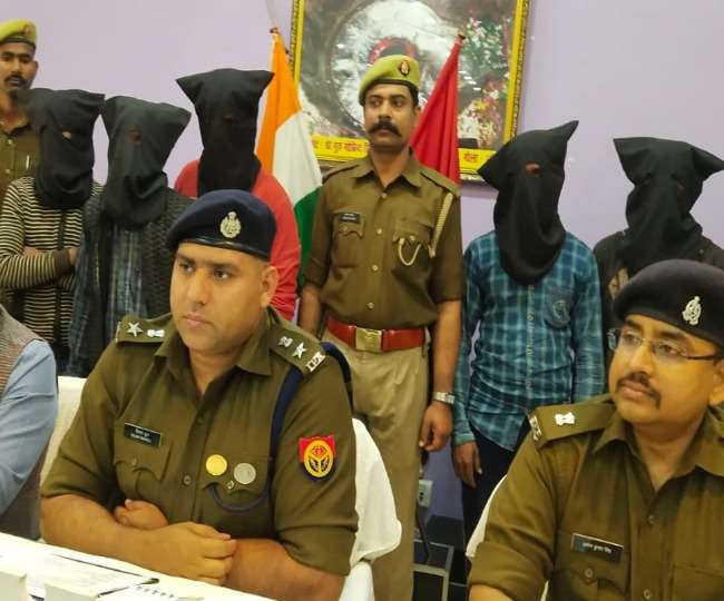पुलिस व वनविभाग की टीम ने मुठभेड़ में पांच तस्कर दबोचे, लखीमपुर में बाघ की 20 हड्डियां बरामद