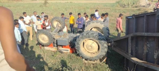 गन्ना लदी ट्रैक्टर-ट्रॉली पलटने से किसान की मौत