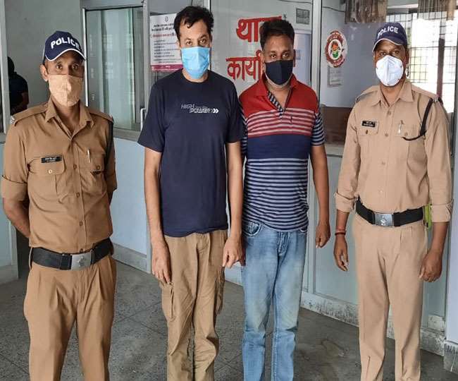 डालनवाला कोतवाली पुलिस ने हैदराबाद व पंजाब के बीच चल रहे आइपीएल में सट्टा लगवाने वाले गिरोह के 2 लोगो को किया गिरफ्तार