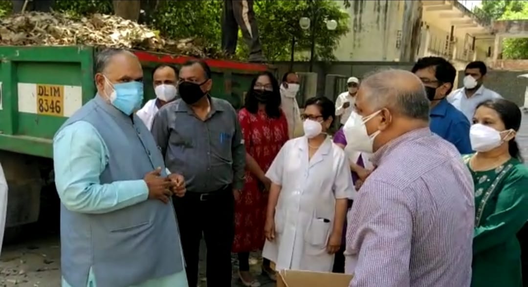 उत्तरी दिल्ली नगर के मेयर जय प्रकाश जेपी ने राजन बाबू हॉस्पिटल का दौरा किया
