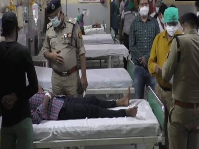 अलीगढ़ में जहरीली शराब पीने से अब तक 22 लोगों की मौत, ठेका मालिक समेत 6 आरोपी गिरफ्तार
