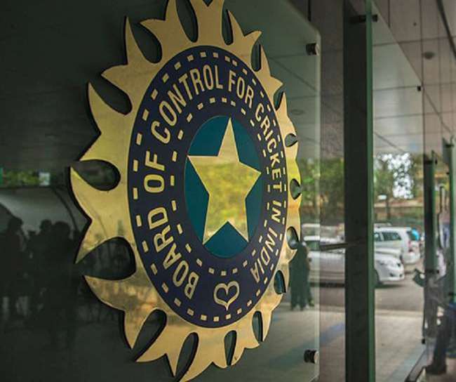 अनिश्चितकाल के लिए स्थगित हुआ IPL 2021 सीजन; बीसीसीआई ने किया ऐलान