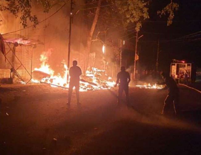 ऋषिकेश में मंडी समिति के बाहर लग गई आग