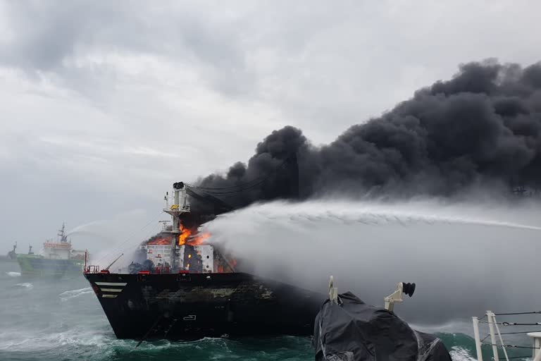 श्रीलंका के नजदीक डूबा तेल से लदा मालवाहक जहाज, आपदा का ख़तरा बढ़ा