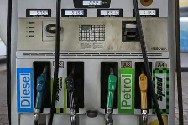पेट्रोल-डीजल की कीमत जारी विरोध प्रदर्शन के बाद भी नहीं हुआ कोई बदलाव नहीं