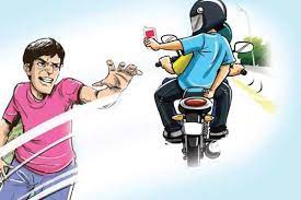 नॉएडा में बाइक सवार बदमाशों ने युवक से मोबाइल छीना