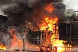 नॉएडा में खाली पड़े मकान में लगी भीषण आग