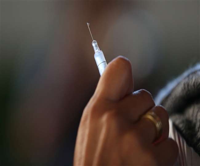 कोरोना से मौत की तुलना में टीकाकरण से मरने का जोखिम न के बराबर, पढ़िए पूरी खबर