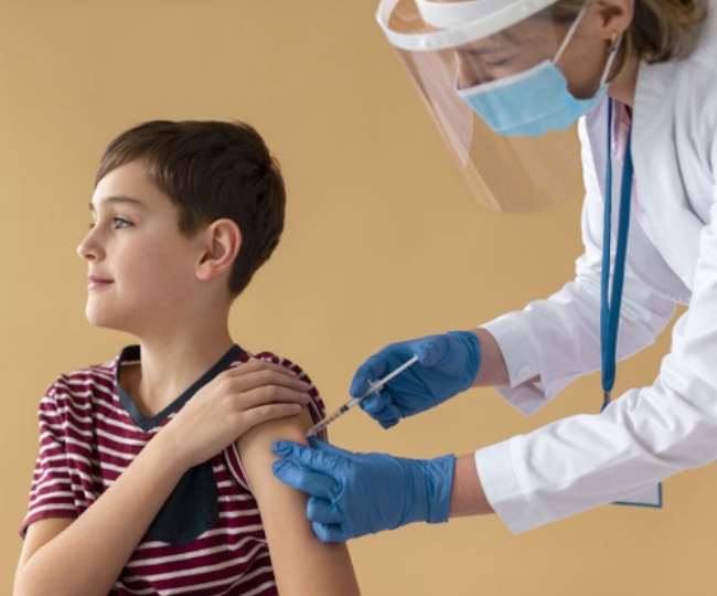 जुलाई से बच्चों को लगेगा कोरोना टीका! तीसरी लहर आने में अभी 6 से 8 महीने