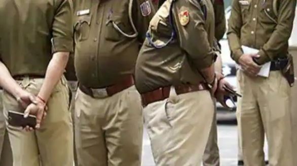 गौतमबुद्ध नगर की जिला अदालत ने पुलिस कर्मियों द्वारा मोबाइल फोन से की जाने वाली रिकॉर्डिंग को आपत्तिजनक बताया