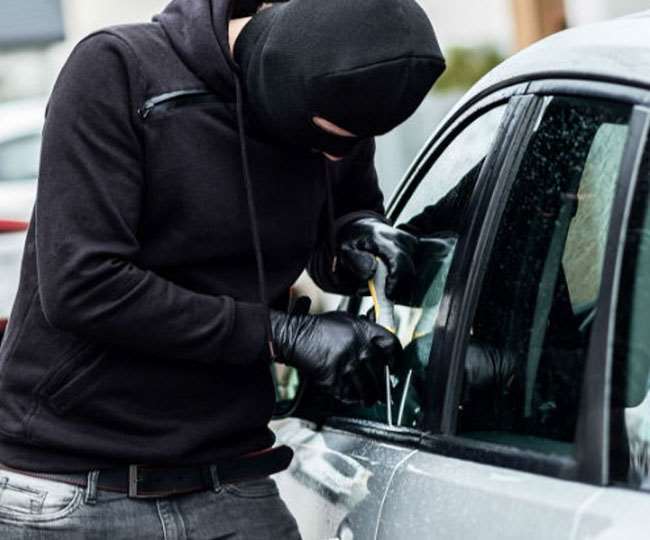 नॉएडा पुलिस ने अंतरराज्यीय वाहन चोरों को किया गिरफ्तार, जानिए कितनी गाड़ियाँ चुराई हैं अबतक