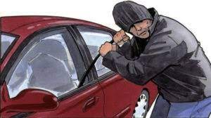 पुलिस ने कार का शीशा तोड़ चोरी करने वाला एक आरोपी दबोचा