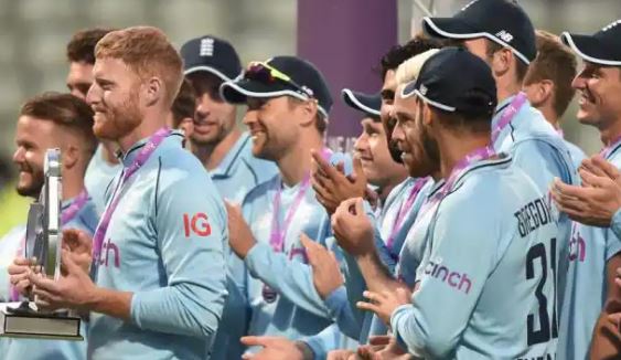 तीसरे और आखिरी वनडे में इंग्लैंड ने पाकिस्तान को 3 विकेट से हराया, सीरीज में 3-0 से क्लीन स्वीप