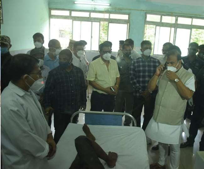 असम-मिजोरम खूनी संघर्ष में अब तक 6 जवानों की मौत, अस्‍पताल में घायलों से मिले CM हिमंत बिस्‍वा सरमा