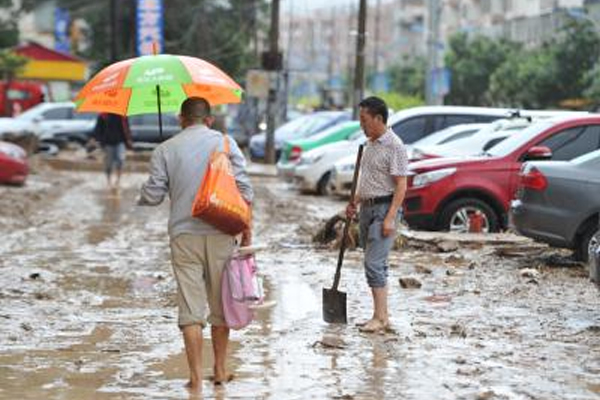 चीन के शानक्सी में भारी बारिश, बाढ़ से 1 लाख से ज्यादा लोग प्रभावित