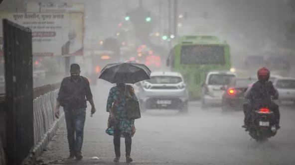 दिल्ली-एनसीआर में हुई झमाझम बारिश से मिली उमस और गर्मी से राहत