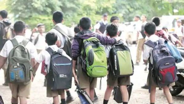 गरीब बच्चों को दाखिला नहीं देने पर 17 स्कूल तलब