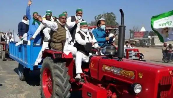 आज गाजीपुर बॉर्डर पर ध्वजारोहण करके किसान निकालेंगे ट्रैक्टर रैली