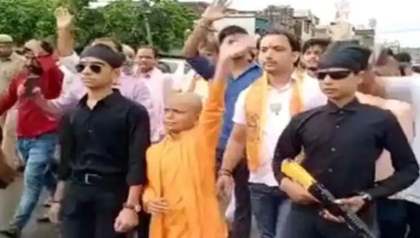 CM Yogi Look: CM योगी के लुक में नजर आए 'जूनियर CM, भीड़ ने लगाये जयश्रीराम के नारे