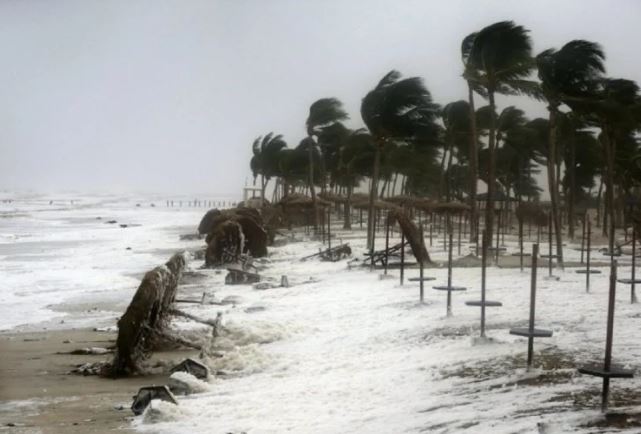‘निकोलस’ तूफान से खाड़ी तट में भारी बारिश, टेक्सास, मेक्सिको के तटीय क्षेत्रों में बाढ़ का खतरा