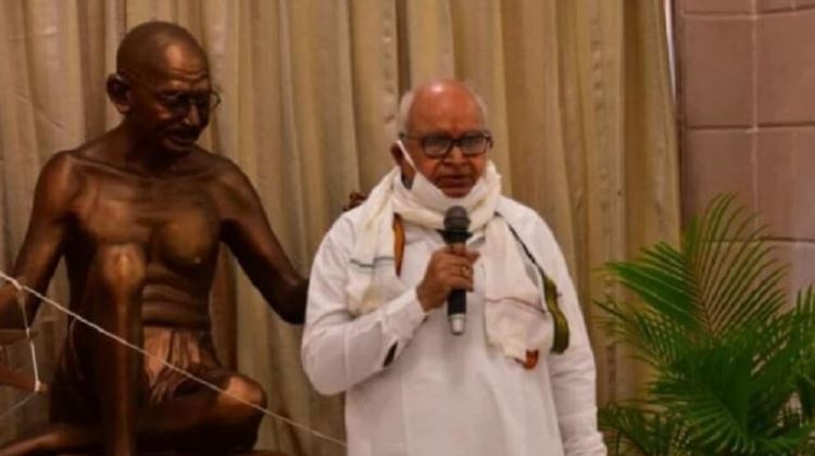 महात्मा गांधी की राखी सावंत से की तुलना, विवाद के बाद यूपी विधानसभा स्पीकर ने दी सफाई